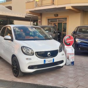 SMART FORFOUR 90 0.9 TURBO TWINAMIC PASSION IMM - 27/03/2017 KM 83378 CAMBIO AUTOMATICO € 13.990,00