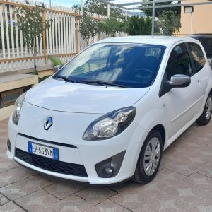 RENAULT TWINGO 1.2 LEV LIVEL 75CV IMM 26/05/2011 BENZINA CAMBIO MANUALE KM 100650 € 4.290,00