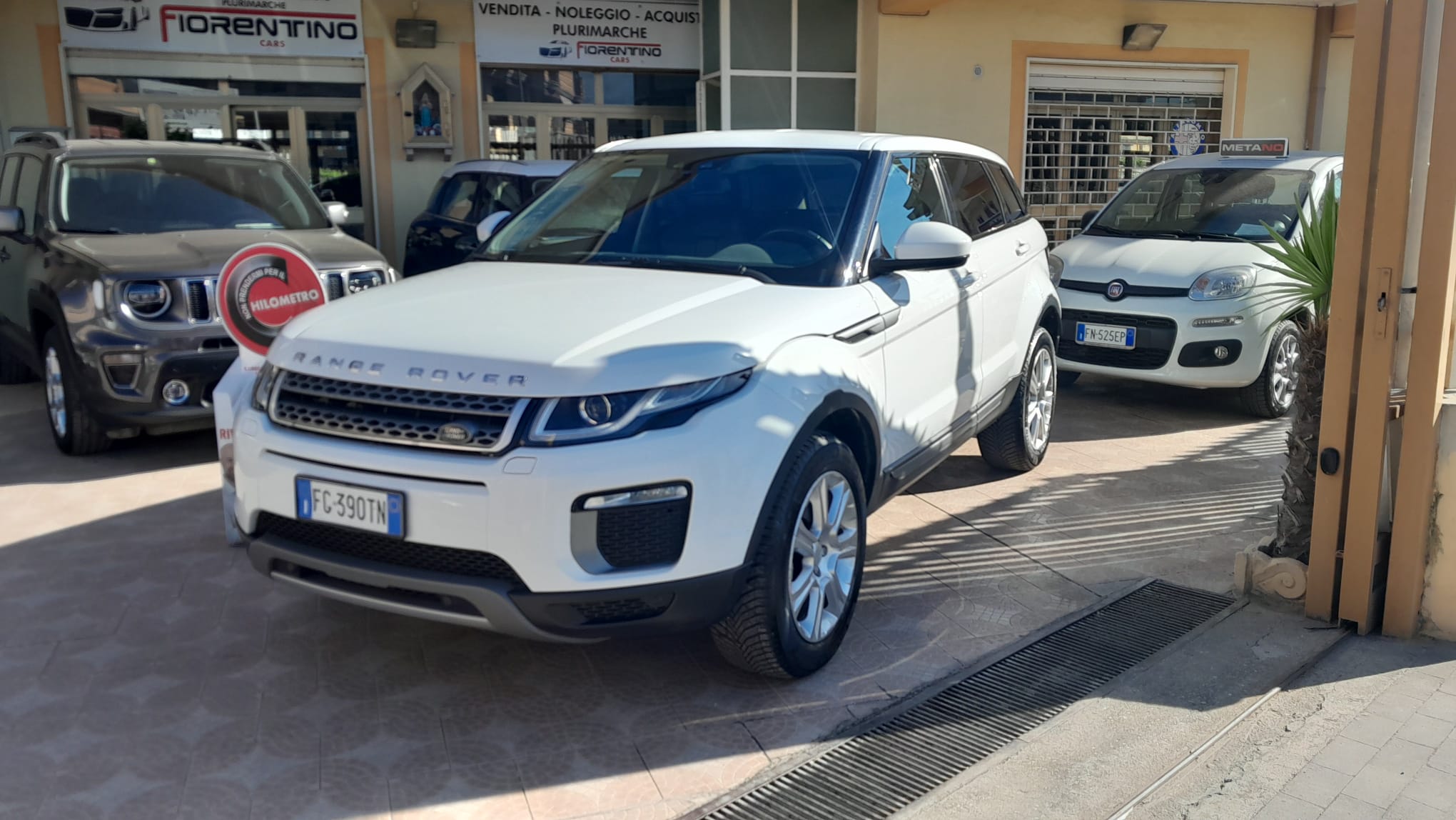 LAND ROVER EVOQUE 2.0 TD4 SE DYNAMIC 150CV AUTO 4X4 IMM 01/04/2017 KM 144750 € 14.690,00 - immagine 2
