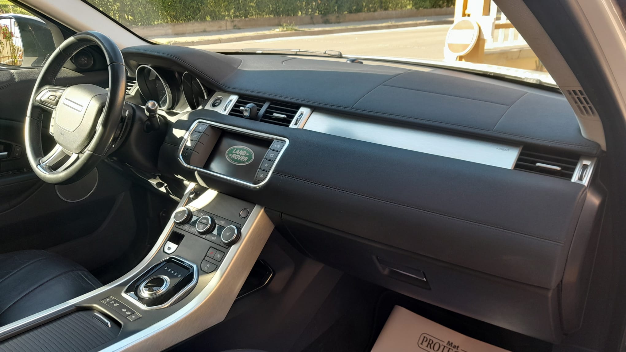 LAND ROVER EVOQUE 2.0 TD4 SE DYNAMIC 150CV AUTO 4X4 IMM 01/04/2017 KM 144750 € 14.690,00 - immagine 16