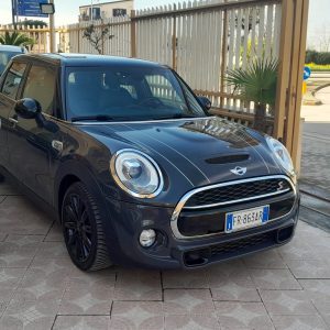MINI 2.0 COOPER SD HYPE 5P AUTO IMM 24-04-2018 KM 147000 DIESEL AUTOMATICA € 15.490,00